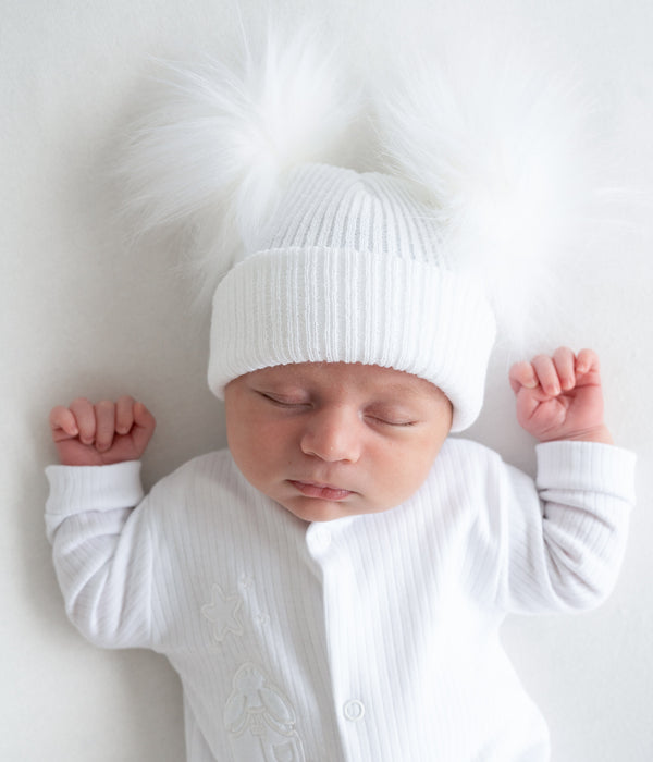 White ribbed double pom hat - BERRY & BLOSSOMS